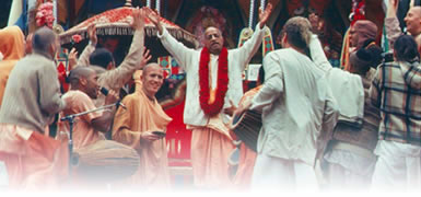 prabhupada_in_rathayatra.jpg