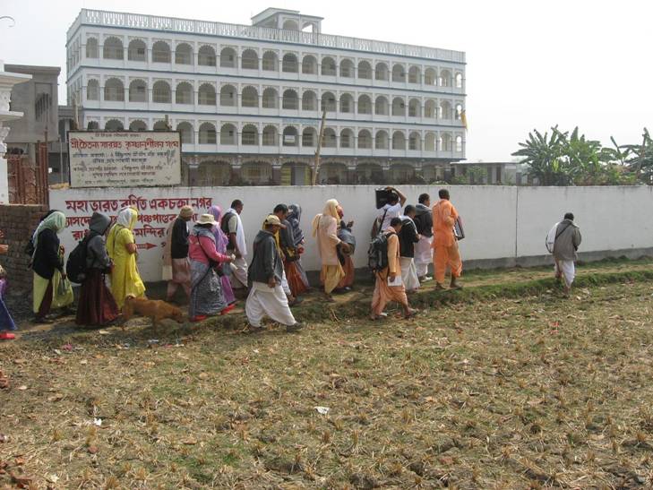 Pandava-Tala_07_Devotees towards Pandava-Tala.jpg