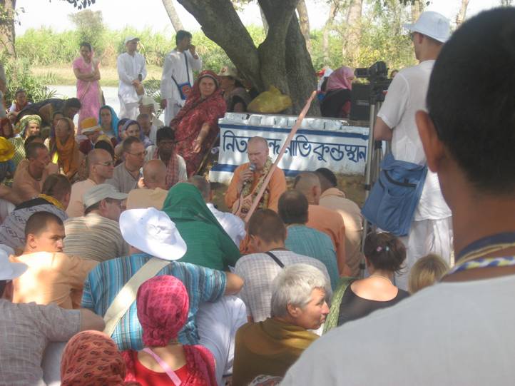 HH Bhakti Caitanya Swami discussing Nitai pastimes under Mala Tala-Ekacakra.JPG