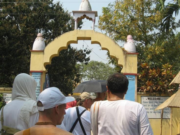 Champahatti_Temple_Entrance_01.JPG