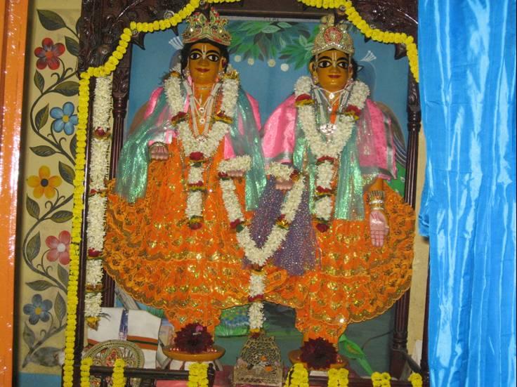 SriSri_Gaura-Gadadhara_Champahatti_02.JPG