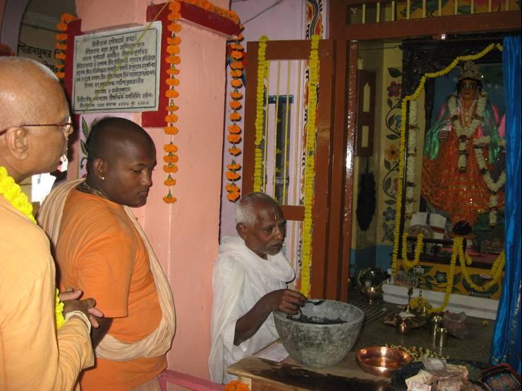 SriSri_Gaura-Gadadhara_Champahatti_03.JPG